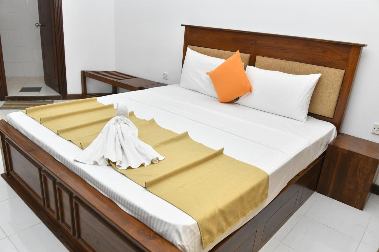 Urban Deck Bed & Breakfast Colombo Exterior photo